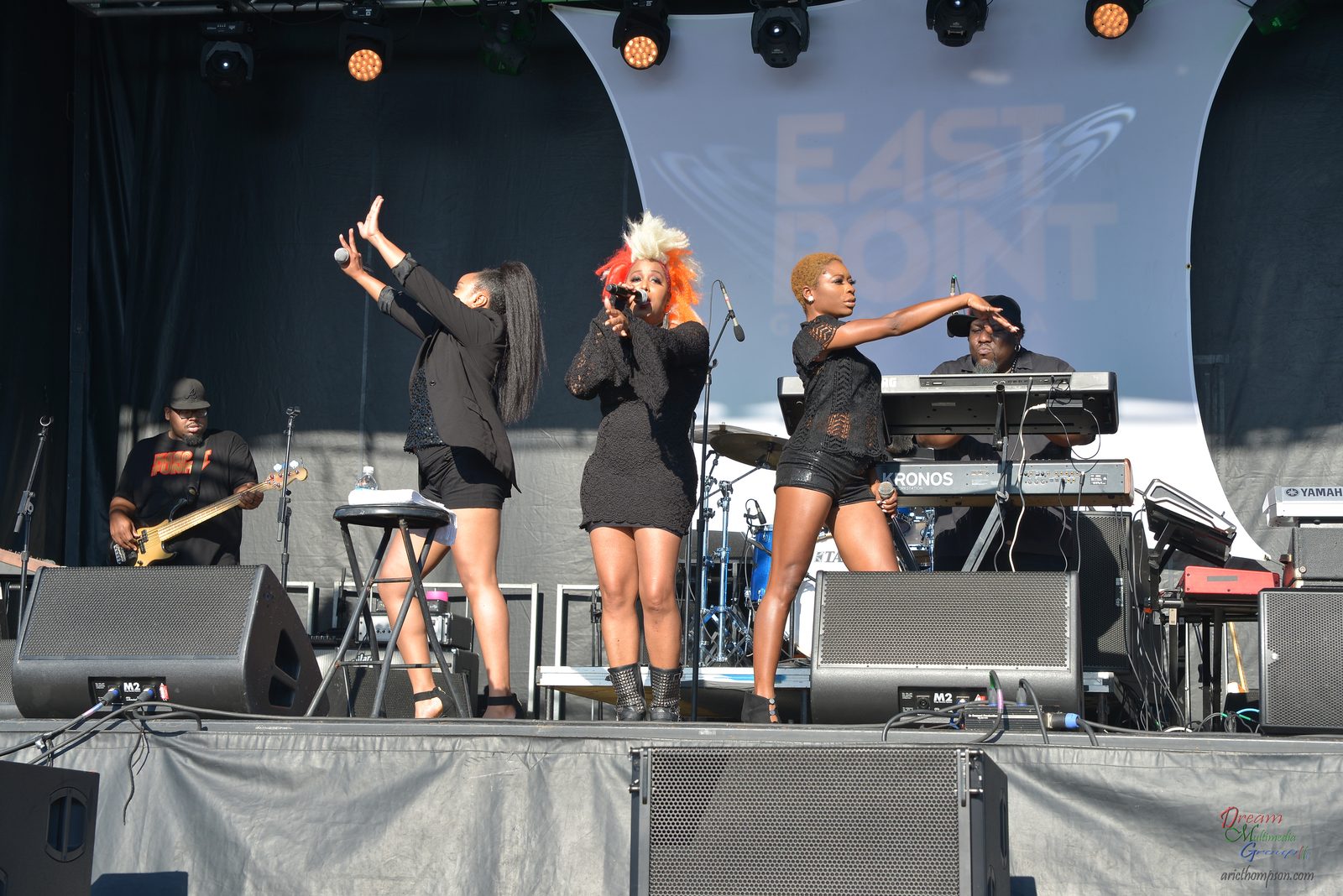 Artists Rock the MIC benefit concert